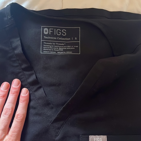 FIGS Catarina technical collection scrub top - Picture 2 of 4